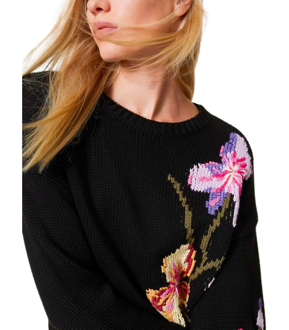 MAGLIONE GIROCOLLO CON RICAMO NERO TWINSET