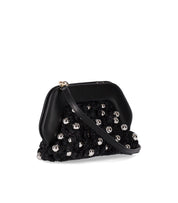 THEMOIRè GEA STRAW BEADS BLACK CLUTCH BAG