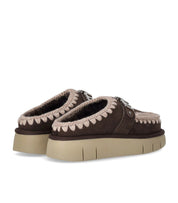 MOU BOUNCE METAL LOGO MOCHA CLOG