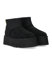 UGG CLASSIC MINI DIPPER BLACK BOOT