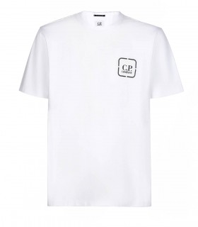 C.P. COMPANY THE METROPOLIS SERIES BADGE REVERSE GRAPHIC WEISS T-SHIRT