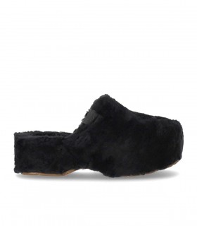 UGG FUZZ SUGAR SCHWARZES CLOG