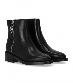 MICHAEL KORS REGAN BLACK ANKLE BOOT