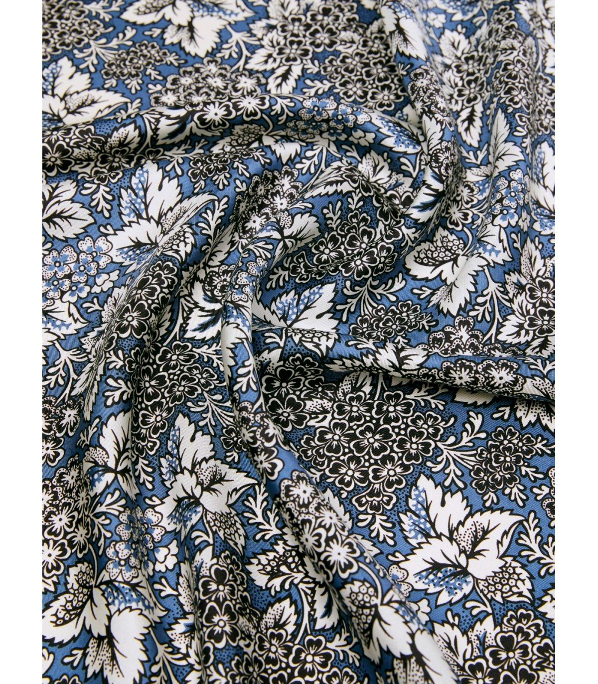 MAX MARA WEEKEND ONESTO LICHTBLAUWE FOULARD SJAAL