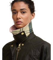 BARBOUR BEADNELL WAX OLIVGRÜNE CROPPED JACKE