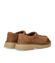 ZAPATO SLIP ON TASMAN LUG CHESTNUT UGG